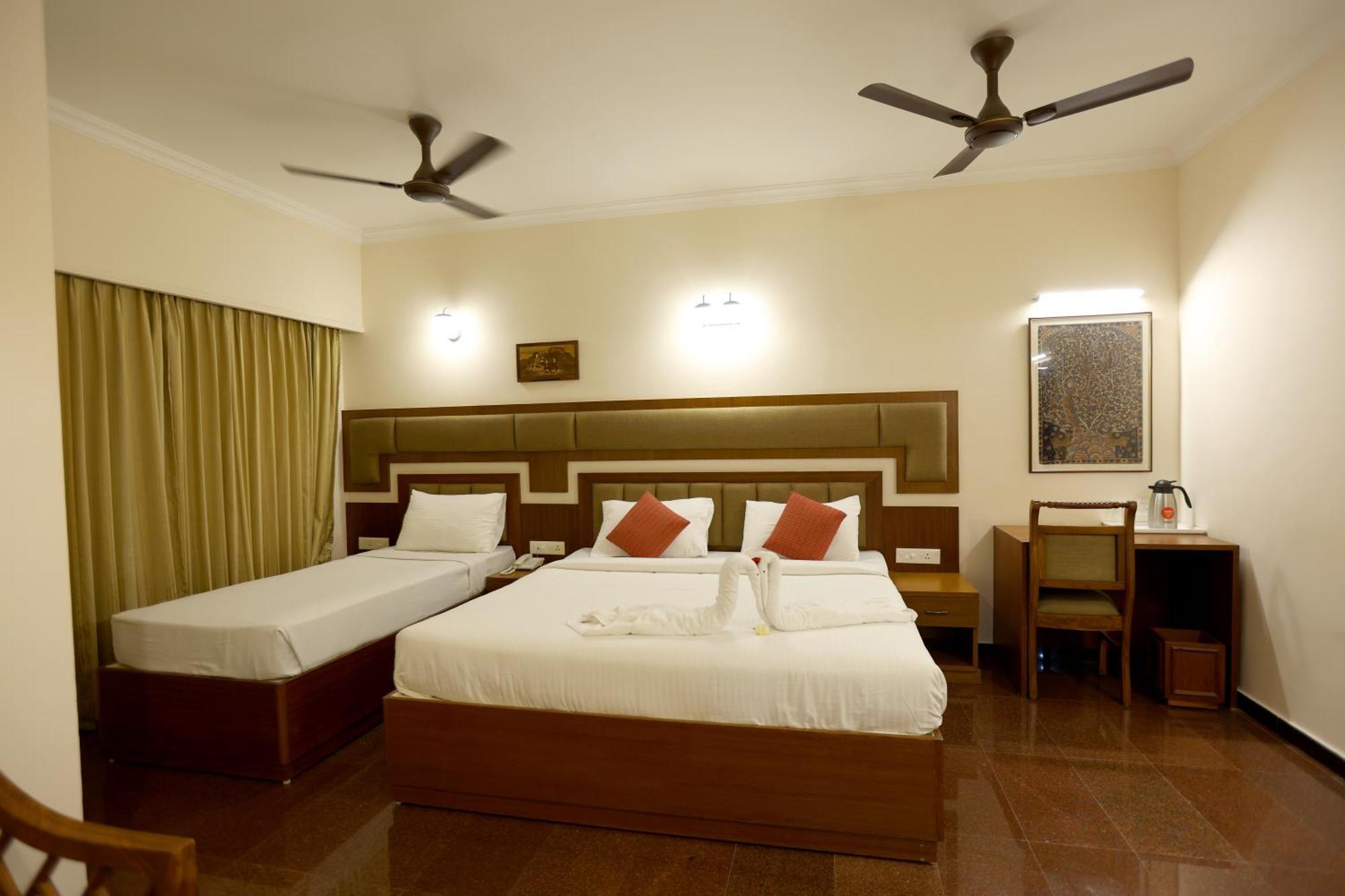 Breeze Residency Hotel Tiruchirappalli Exterior photo