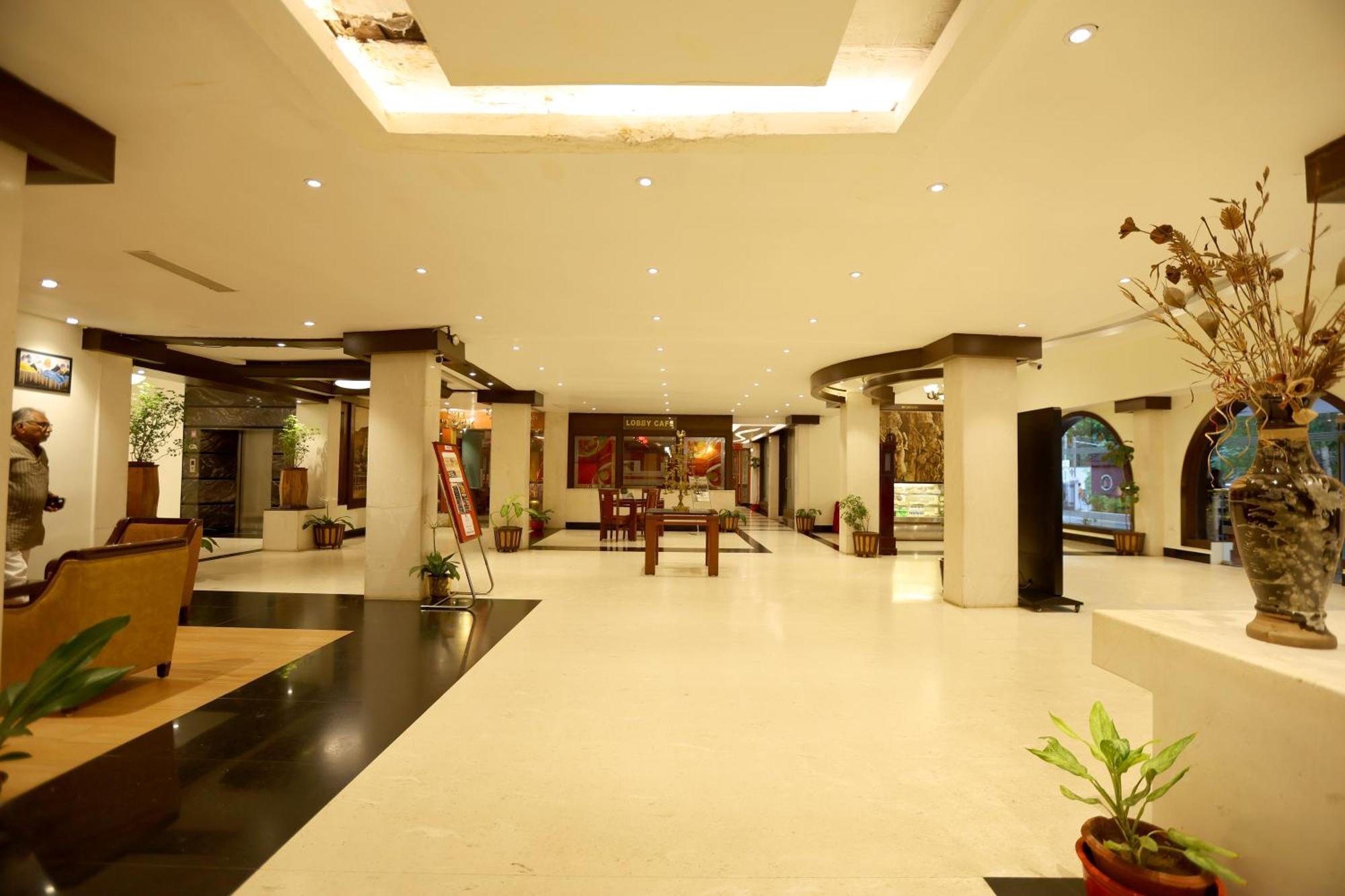 Breeze Residency Hotel Tiruchirappalli Exterior photo