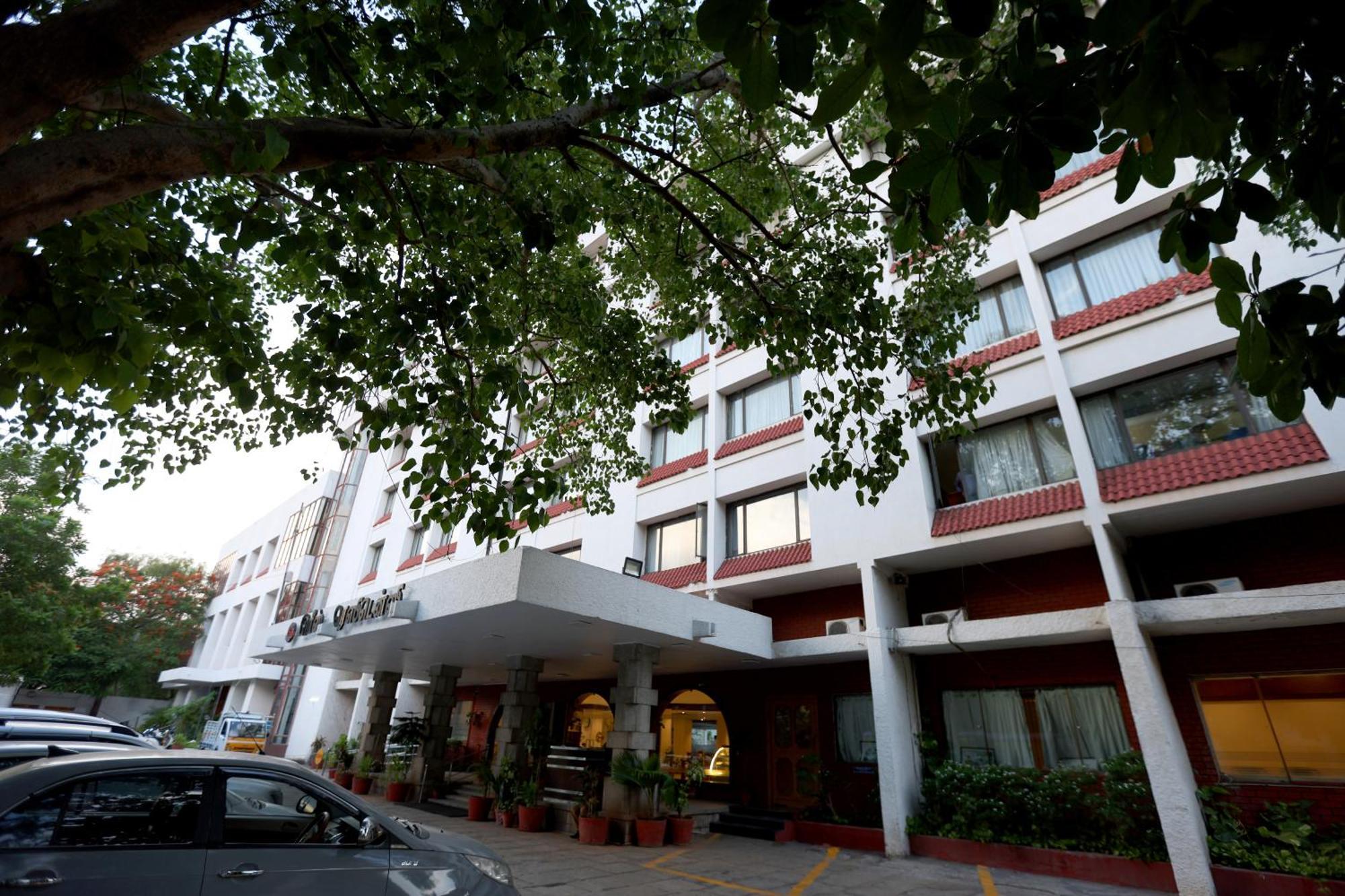 Breeze Residency Hotel Tiruchirappalli Exterior photo