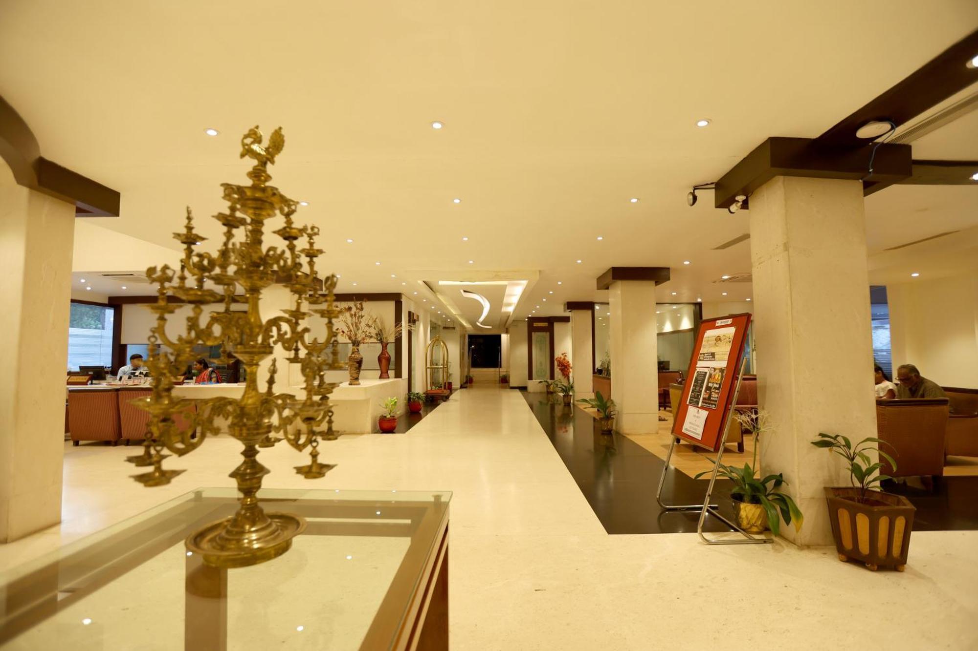 Breeze Residency Hotel Tiruchirappalli Exterior photo