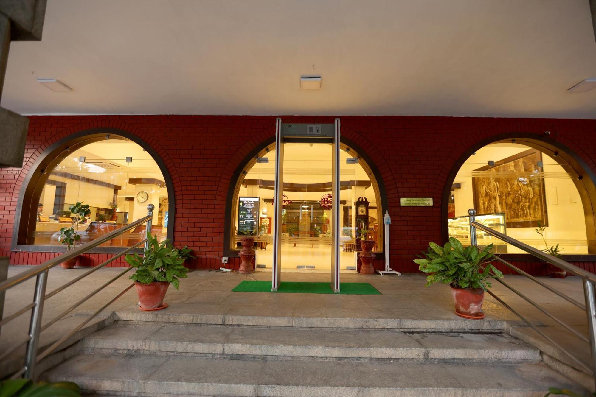 Breeze Residency Hotel Tiruchirappalli Exterior photo