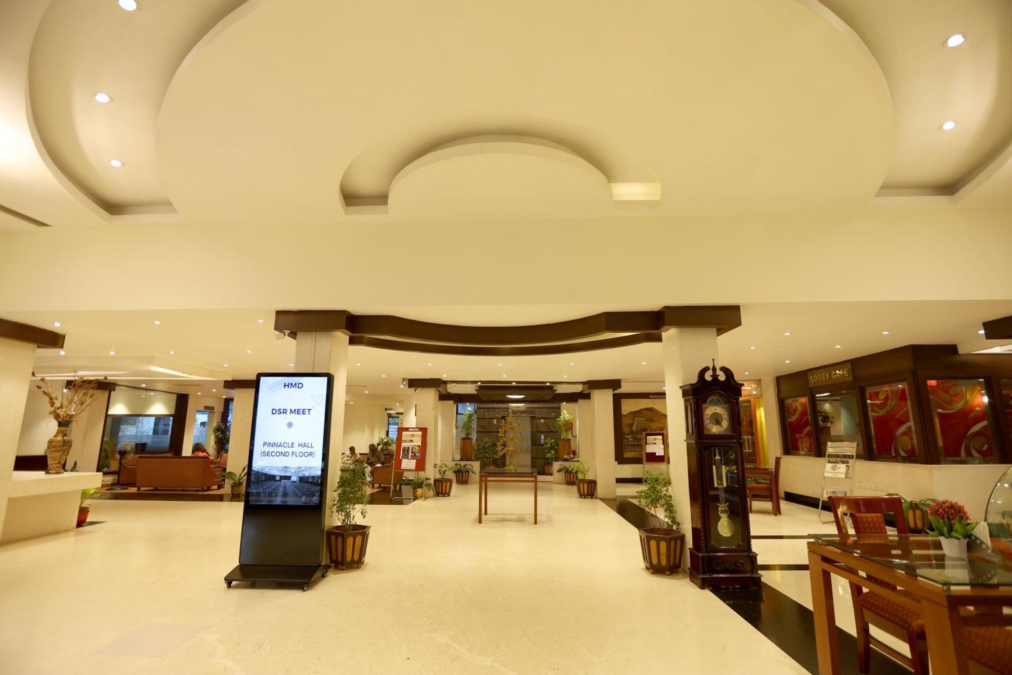 Breeze Residency Hotel Tiruchirappalli Exterior photo